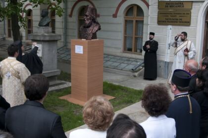 Simpozionul Ştiinţific „2012 – Anul omagial al Sfântului Maslu şi al îngrijirii bolnavilor“ în Arhiepiscopia Dunării de Jos – fotografia 2