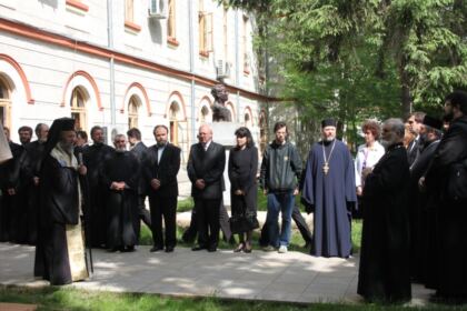 Simpozionul Ştiinţific „2012 – Anul omagial al Sfântului Maslu şi al îngrijirii bolnavilor“ în Arhiepiscopia Dunării de Jos – fotografia 4