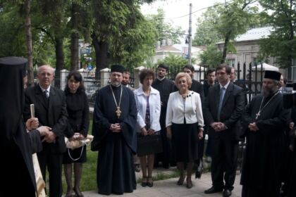 Simpozionul Ştiinţific „2012 – Anul omagial al Sfântului Maslu şi al îngrijirii bolnavilor“ în Arhiepiscopia Dunării de Jos – fotografia 5