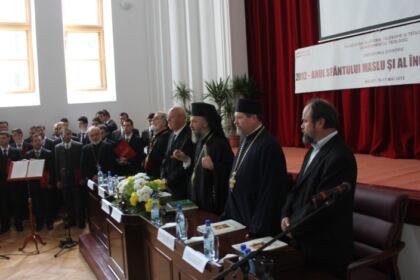 Simpozionul Ştiinţific „2012 – Anul omagial al Sfântului Maslu şi al îngrijirii bolnavilor“ în Arhiepiscopia Dunării de Jos – fotografia 6