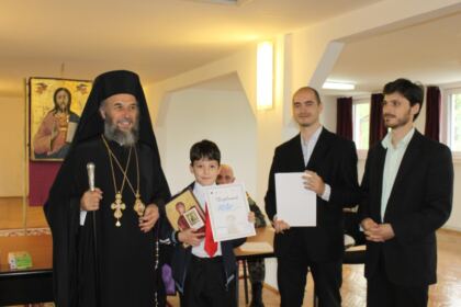 Premierea câştigătorilor concursului de creaţie „Alege Şcoala!“, în Arhiepiscopia  Dunării de Jos – fotografia 16