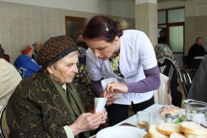 „Speranţe pentru vârsta a treia“– program liturgic şi social-filantropic, în parohia „Pogorârea Duhului Sfânt“ – fotografia 6