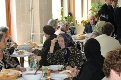 „Speranţe pentru vârsta a treia“– program liturgic şi social-filantropic, în parohia „Pogorârea Duhului Sfânt“ – fotografia 9