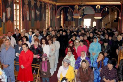 În mijlocul bolnavilor de la Spitalul Clinic de Urgenţă „Sf. Apostol Andrei“ din Galaţi, în Duminica slăbănogului – fotografia 4