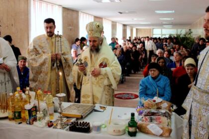 În mijlocul bolnavilor de la Spitalul Clinic de Urgenţă „Sf. Apostol Andrei“ din Galaţi, în Duminica slăbănogului – fotografia 5