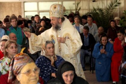 În mijlocul bolnavilor de la Spitalul Clinic de Urgenţă „Sf. Apostol Andrei“ din Galaţi, în Duminica slăbănogului – fotografia 7