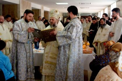 În mijlocul bolnavilor de la Spitalul Clinic de Urgenţă „Sf. Apostol Andrei“ din Galaţi, în Duminica slăbănogului – fotografia 8