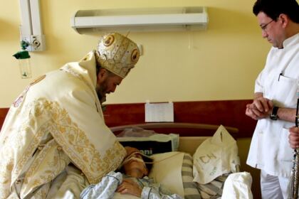 În mijlocul bolnavilor de la Spitalul Clinic de Urgenţă „Sf. Apostol Andrei“ din Galaţi, în Duminica slăbănogului – fotografia 9