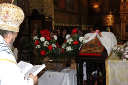 Activităţi social filantropice, la Duminica Sfintei Cruci, în Arhiepiscopia Dunării de Jos – fotografia 4