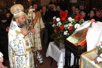 Activităţi social filantropice, la Duminica Sfintei Cruci, în Arhiepiscopia Dunării de Jos – fotografia 9