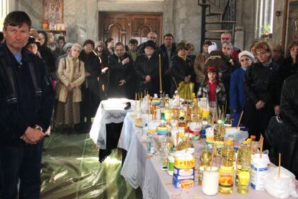 Activităţi social filantropice, la Duminica Sfintei Cruci, în Arhiepiscopia Dunării de Jos – fotografia 13