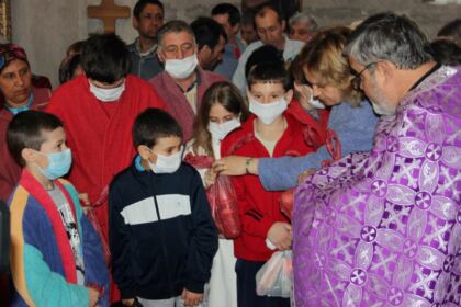 Activităţi social filantropice, la Duminica Sfintei Cruci, în Arhiepiscopia Dunării de Jos – fotografia 18