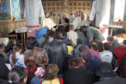 Sfântul Maslu şi caravană medicală, în parohia Berteştii de Jos – fotografia 9