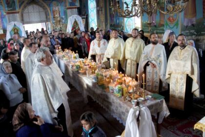 Sfântul Maslu şi caravană medicală, în parohia Berteştii de Jos – fotografia 12