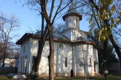 Simpozionul ştiinţific „Tânărul creştin, mărturisitor al puterii de vindecare sufletească şi trupească prin Taina Sfântului Maslu” – fotografia 1