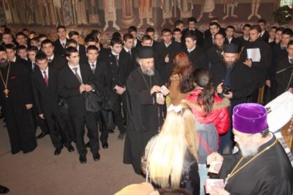Simpozionul ştiinţific „Tânărul creştin, mărturisitor al puterii de vindecare sufletească şi trupească prin Taina Sfântului Maslu” – fotografia 8
