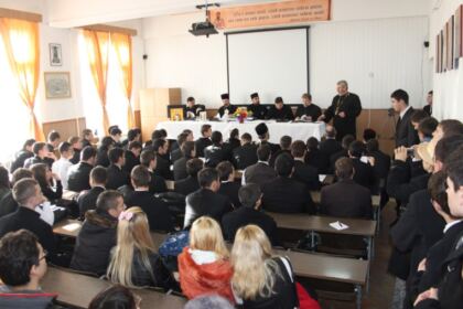 Simpozionul ştiinţific „Tânărul creştin, mărturisitor al puterii de vindecare sufletească şi trupească prin Taina Sfântului Maslu” – fotografia 17