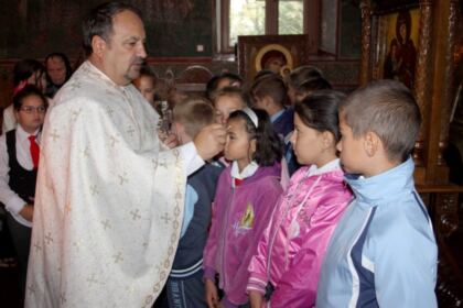 Taina Sfântului Maslu şi caravană medicală în parohia Tuluceşti, judeţul Galaţi – fotografia 9