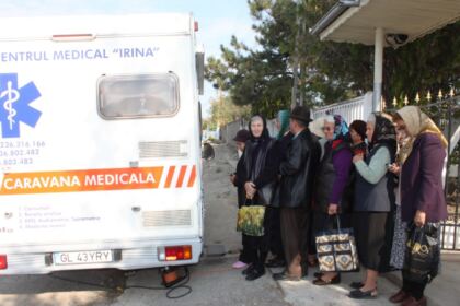 Taina Sfântului Maslu şi caravană medicală în parohia Tuluceşti, judeţul Galaţi – fotografia 12