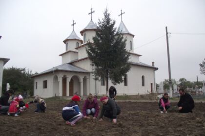 „Copilul învaţă iubirea lui Hristos“ şi în parohia Costieni, Protopopiatul Covurlui – fotografia 2