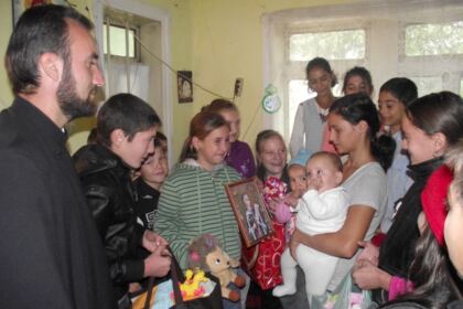 „Copilul învaţă iubirea lui Hristos“ şi în parohia Costieni, Protopopiatul Covurlui – fotografia 3