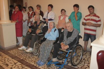 Slujire liturgică şi filantropică pentru bătrânii din cadrul Centrului Multifuncţional de Servicii Sociale din Galaţi – fotografia 13