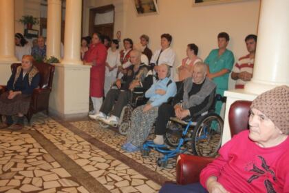 Slujire liturgică şi filantropică pentru bătrânii din cadrul Centrului Multifuncţional de Servicii Sociale din Galaţi – fotografia 15