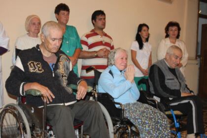 Slujire liturgică şi filantropică pentru bătrânii din cadrul Centrului Multifuncţional de Servicii Sociale din Galaţi – fotografia 17