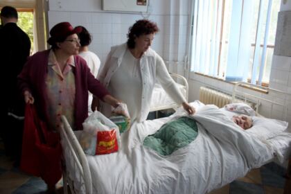Slujire liturgică şi filantropică pentru bătrânii din cadrul Centrului Multifuncţional de Servicii Sociale din Galaţi – fotografia 31