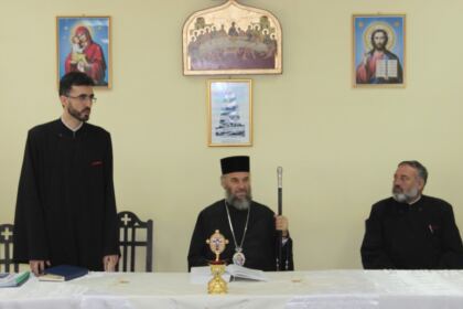 Întrunirea coordonatorilor centrelor sociale, a asistenţilor şi lucrătorilor sociali din Arhiepiscopia Dunării de Jos – fotografia 1