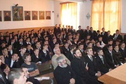 Colocviu şi lecturi din şi despre opera Sfântului Antim Ivireanul la Seminarul Teologic „Sfântul Apostol Andrei“ din Galaţi – fotografia 3