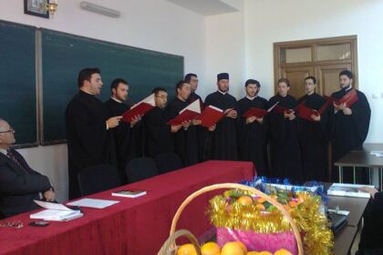 Concert de colinde şi lansare de carte la Departamentul de Teologie al Facultăţii de Istorie, Filozofie şi Teologie din Galaţi – fotografia 1