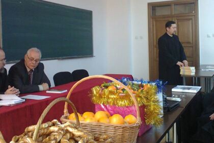 Concert de colinde şi lansare de carte la Departamentul de Teologie al Facultăţii de Istorie, Filozofie şi Teologie din Galaţi – fotografia 2