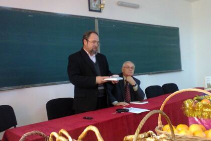 Concert de colinde şi lansare de carte la Departamentul de Teologie al Facultăţii de Istorie, Filozofie şi Teologie din Galaţi – fotografia 5