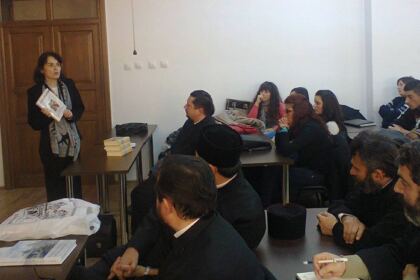 Concert de colinde şi lansare de carte la Departamentul de Teologie al Facultăţii de Istorie, Filozofie şi Teologie din Galaţi – fotografia 6
