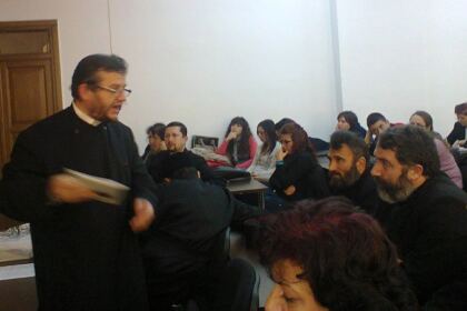Concert de colinde şi lansare de carte la Departamentul de Teologie al Facultăţii de Istorie, Filozofie şi Teologie din Galaţi – fotografia 11