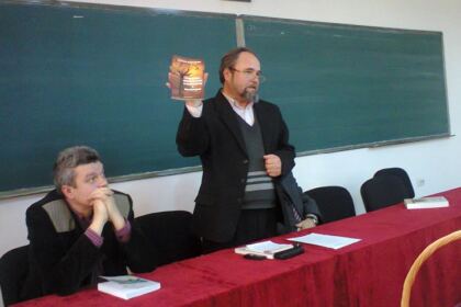 Concert de colinde şi lansare de carte la Departamentul de Teologie al Facultăţii de Istorie, Filozofie şi Teologie din Galaţi – fotografia 12