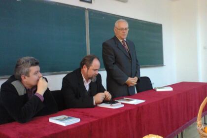 Concert de colinde şi lansare de carte la Departamentul de Teologie al Facultăţii de Istorie, Filozofie şi Teologie din Galaţi – fotografia 13