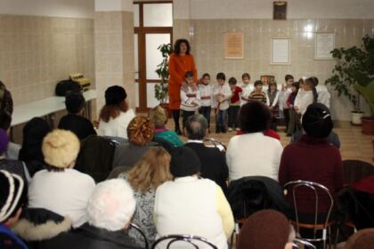 Serbare tradiţională la la Centrul multifuncţional de servicii sociale „Speranţe pentru vârsta a III-a“ din Galaţi – fotografia 3