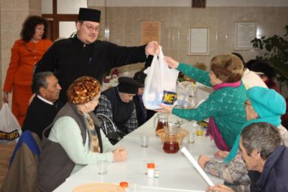 Serbare tradiţională la la Centrul multifuncţional de servicii sociale „Speranţe pentru vârsta a III-a“ din Galaţi – fotografia 13