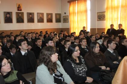 Poetul Mihai Eminescu omagiat la Seminarul Teologic „Sf. Apostol Andrei“ din Galaţi – fotografia 1