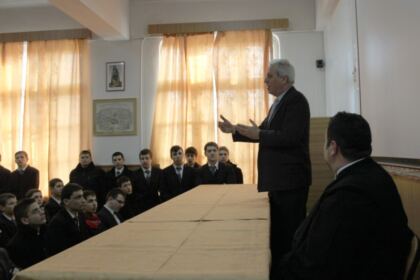 Poetul Mihai Eminescu omagiat la Seminarul Teologic „Sf. Apostol Andrei“ din Galaţi – fotografia 3