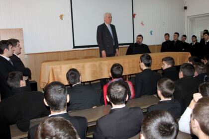 Poetul Mihai Eminescu omagiat la Seminarul Teologic „Sf. Apostol Andrei“ din Galaţi – fotografia 4