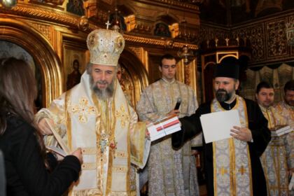 Premierea câştigătorilor Concursului Naţional „Părintele Dumitru Stăniloae“ în Arhiepiscopia Dunării de Jos – fotografia 3