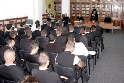 Arhiereasca binecuvântare pentru inscrierea la facultate – fotografia 5