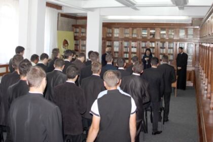 Arhiereasca binecuvântare pentru inscrierea la facultate – fotografia 10