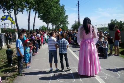 De Ziua Internaţională a Copilului, la parohia Costieni, judeţul Galaţi – fotografia 1