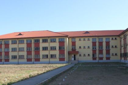 Sfinţirea Capelei „Sfinţii Apostoli Petru şi Pavel“ din cadrul Centrul de Reeducare pentru Minori şi Tineri de la Tichileşti, Protoieria Brăila – fotografia 1