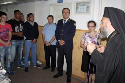 Sfinţirea Capelei „Sfinţii Apostoli Petru şi Pavel“ din cadrul Centrul de Reeducare pentru Minori şi Tineri de la Tichileşti, Protoieria Brăila – fotografia 6