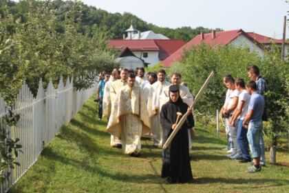 Pelerinajul tinerilor liceeni la hramul Mănăstirii Buciumeni – fotografia 10